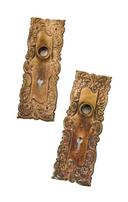 matching set of original early 20th century chicago apartment building "eulalia" pattern ornamental wrought bronze doorknob backplates