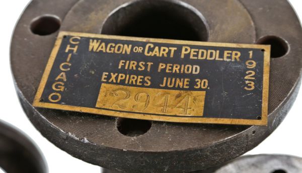hard to find original c. 1923 antique american single-sided black enameled yellow brass chicago wagon or cart peddler license with stamped number