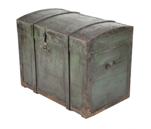 An steamer trunk old painting How do